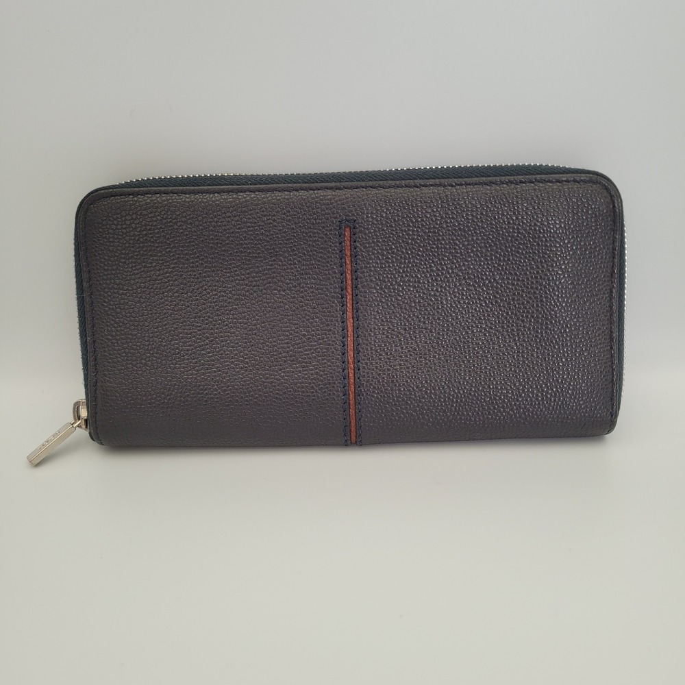 Tods Navy Blue Pebbled Leather Zip Around Wallet Made in Italy Stripe Detail